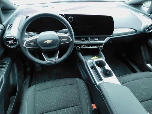 Used 2025 Chevrolet Equinox EV LT image 20