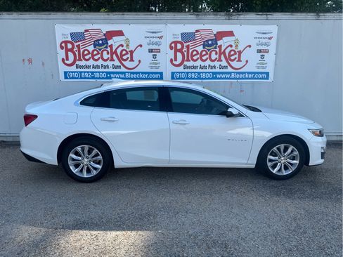 Used 2024 Chevrolet Malibu LT image 2