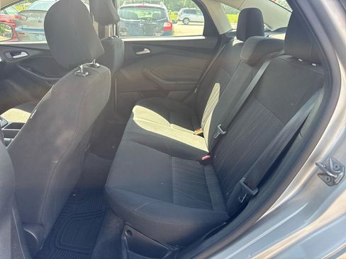 Used 2016 Ford Focus SE w/ SE Sport Package FWD image 11