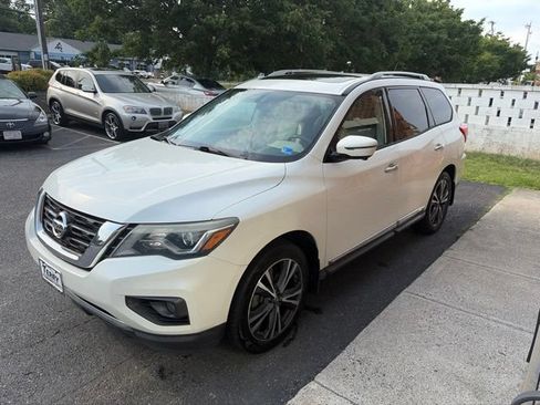 Used 2018 Nissan Pathfinder Platinum w/ Cargo Package AWD/4WD image 2