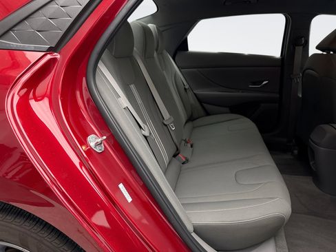 Used 2024 Hyundai Elantra SEL image 18