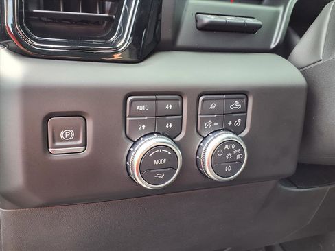 Certified 2022 GMC Sierra 1500 AT4X image 7