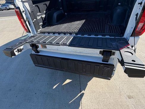 Used 2026 GMC Sierra 1500 SLT image 15