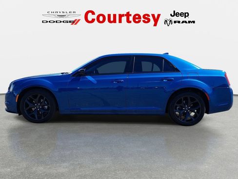 Certified 2023 Chrysler 300 Touring w/ Sport Appearance Package RWD image 7