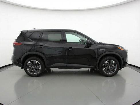 Used 2025 Nissan Rogue SV image 11