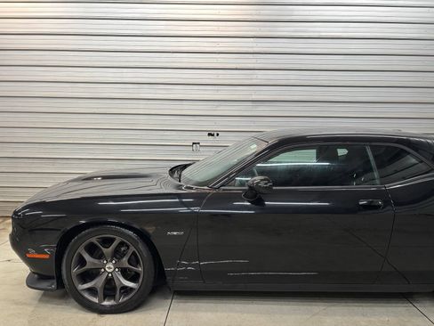 Used 2019 Dodge Challenger R/T RWD image 3
