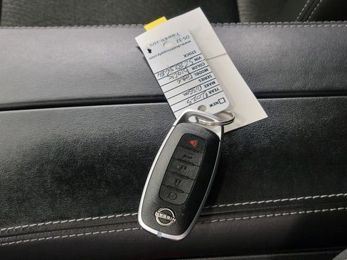 Used 2025 Nissan Rogue SV image 27