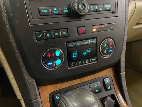 Used 2009 Buick Enclave CXL w/ Entertainment Package #2 image 52