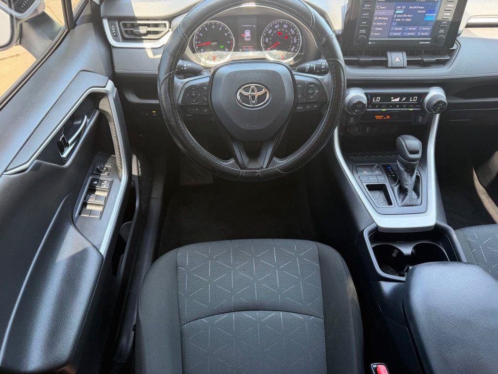 Used 2021 Toyota RAV4 XLE w/ Convenience Package FWD image 9