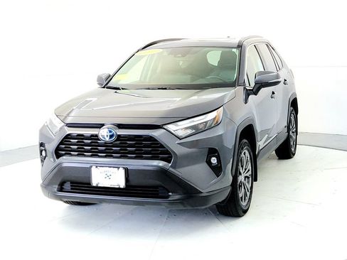 Used 2023 Toyota RAV4 XLE Premium AWD/4WD image 2
