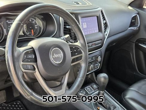 Used 2019 Jeep Cherokee Latitude Plus w/ Cold Weather Group AWD/4WD image 8
