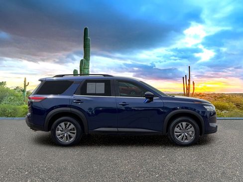 Used 2025 Nissan Pathfinder SV FWD image 6