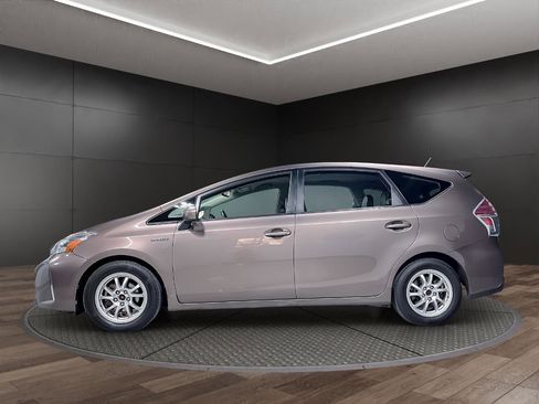 Used 2016 Toyota Prius V Four FWD image 5