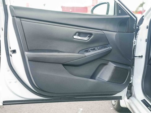 Used 2025 Nissan Sentra SV image 19