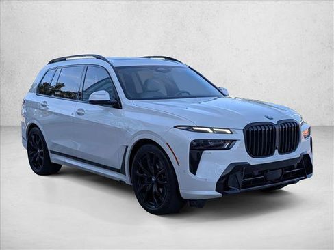 Used 2024 BMW X7 xDrive40i w/ M Sport Package AWD/4WD image 3