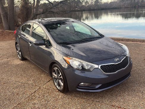 Used 2016 Kia Forte EX image 2