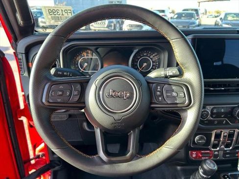 Certified 2025 Jeep Gladiator Mojave w/ Convenience Group AWD/4WD image 24