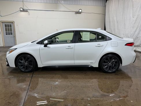 Used 2026 Toyota Corolla SE w/ SE Premium Package AWD/4WD image 13