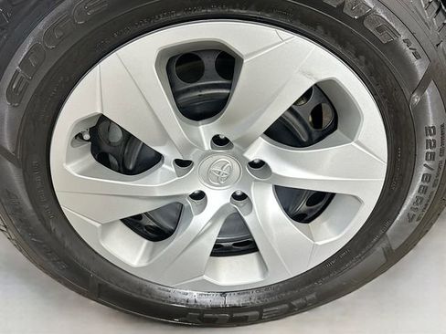 Used 2019 Toyota RAV4 LE image 12