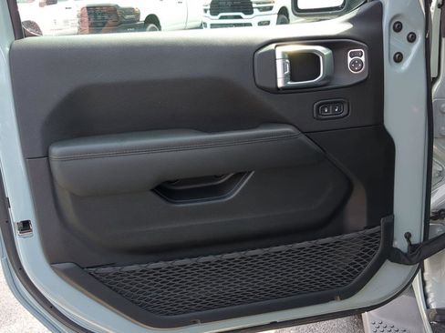 Used 2023 Jeep Wrangler Unlimited Sahara AWD/4WD image 10