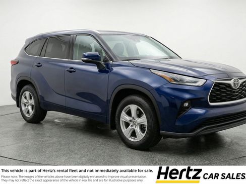 Used 2025 Toyota Highlander LE image 1