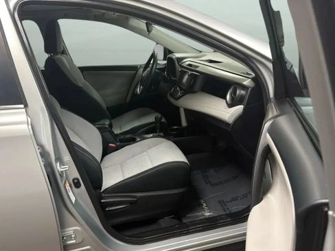 Used 2018 Toyota RAV4 XLE FWD image 22