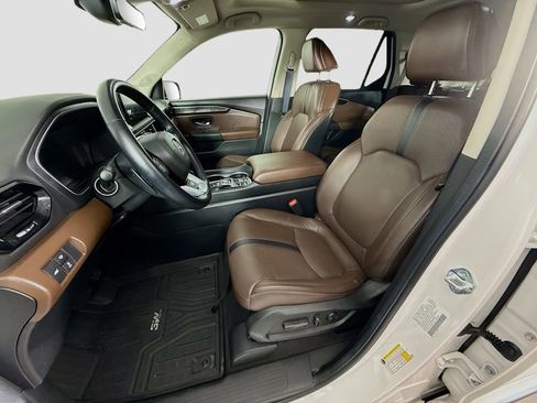 Used 2025 Honda Pilot Elite image 14