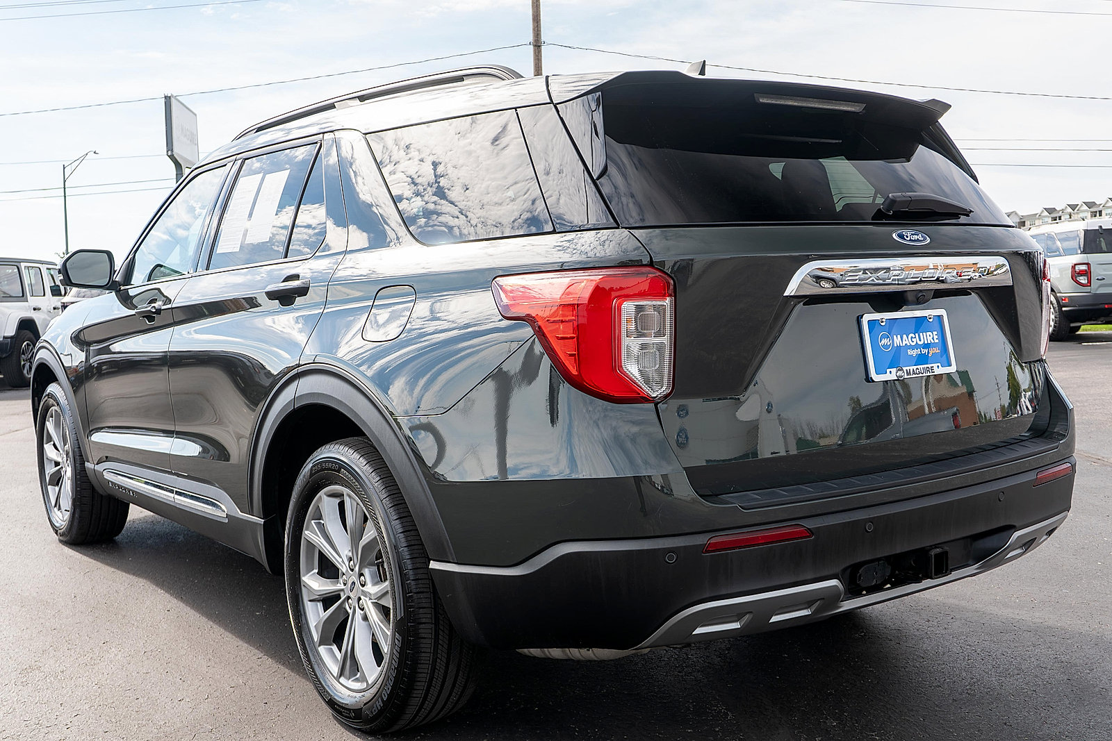 Used 2024 Ford Explorer XLT w/ Equipment Group 202A AWD/4WD image 8