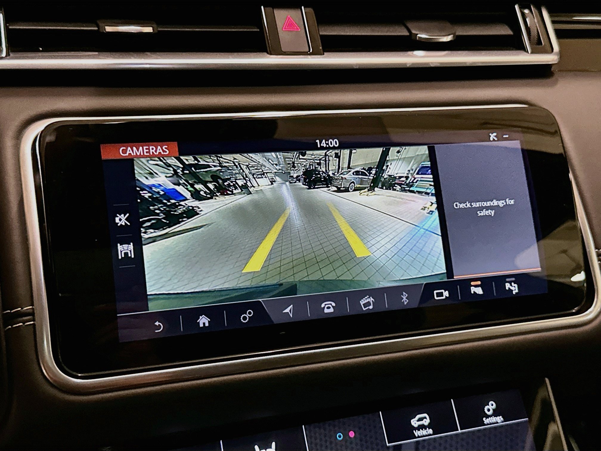 Used 2019 Land Rover Range Rover Velar R-Dynamic SE AWD/4WD image 13