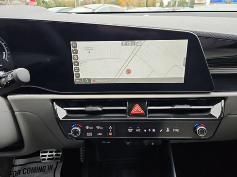 Used 2024 Kia Niro Wave image 14