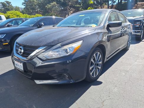 Used 2017 Nissan Altima 2.5 SV FWD image 2