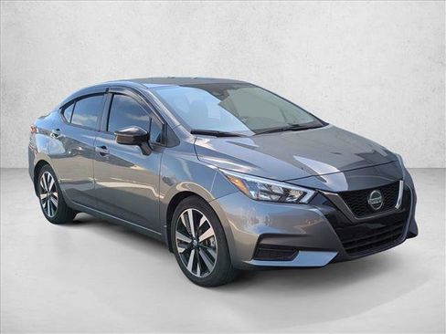 Used 2022 Nissan Versa SR image 3