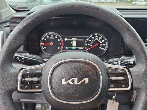 Used 2023 Kia Sorento LX image 25
