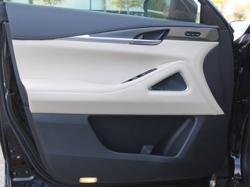 Certified 2025 INFINITI QX60 Luxe image 17