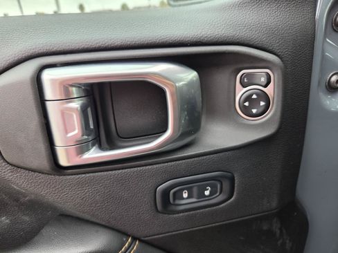 Used 2024 Jeep Wrangler Unlimited Sahara AWD/4WD image 16