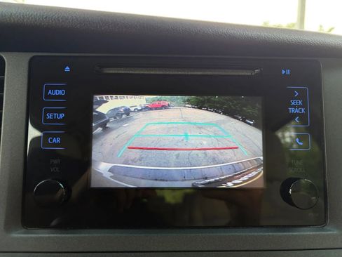 Used 2017 Toyota Sienna L FWD image 33