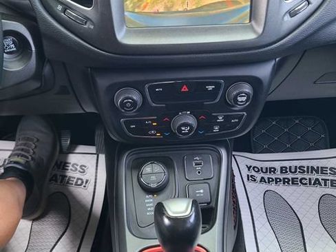 Used 2019 Jeep Compass Trailhawk AWD/4WD image 32