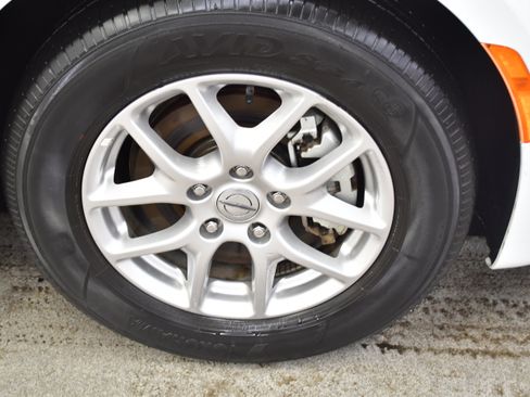 Used 2024 Chrysler Pacifica Touring-L FWD image 39