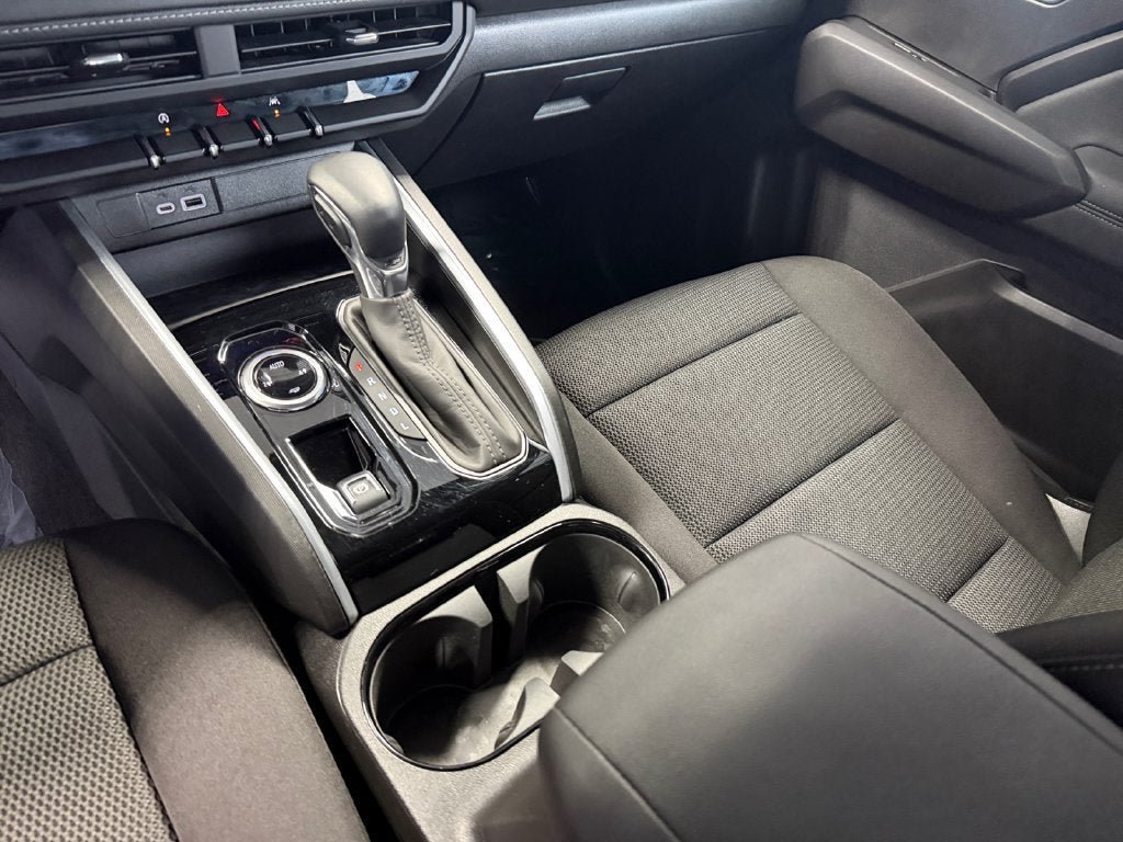 Used 2025 Chevrolet Colorado LT AWD/4WD image 19