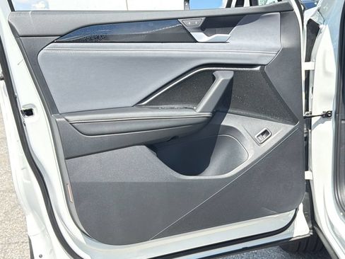 New 2026 Volkswagen Tiguan SE AWD/4WD image 16