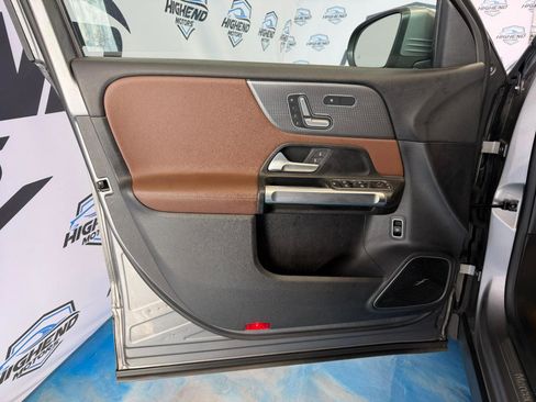 Used 2021 Mercedes-Benz GLB 250 4MATIC image 11