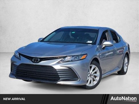 Used 2021 Toyota Camry LE image 1