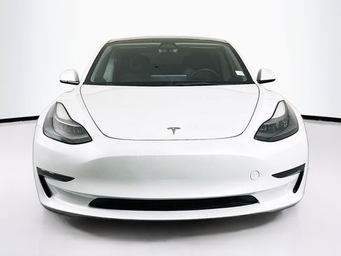Used 2023 Tesla Model 3 Standard Range RWD image 2