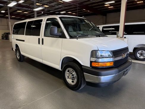 Used 2024 Chevrolet Express 3500 LT w/ LT Preferred Equipment Group RWD image 6