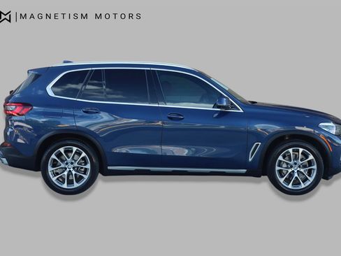 Used 2022 BMW X5 xDrive40i w/ Premium Package AWD/4WD image 2