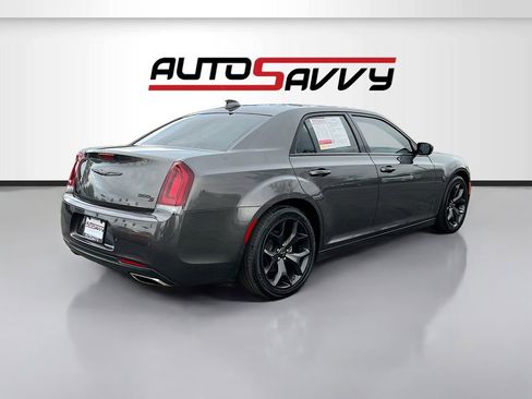 Used 2022 Chrysler 300 S w/ Comfort Group RWD image 7