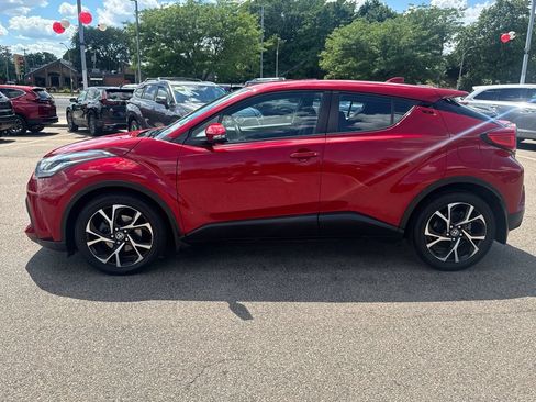 Used 2021 Toyota C-HR XLE FWD image 4