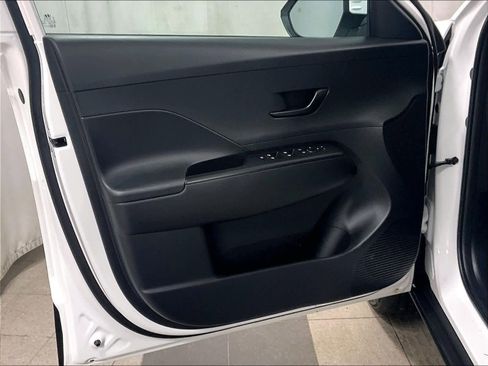 Used 2024 Hyundai Kona SE image 9