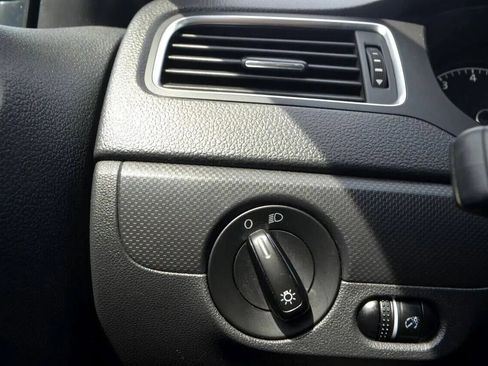 Used 2014 Volkswagen Jetta S image 36