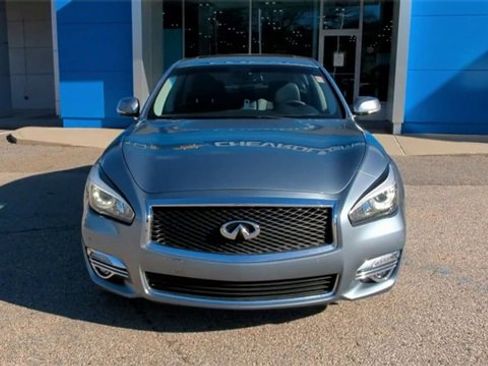 Used 2018 INFINITI Q70 Luxe image 3
